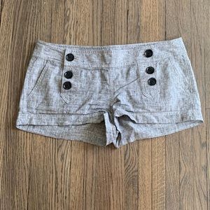 Black and white twill express short shorts